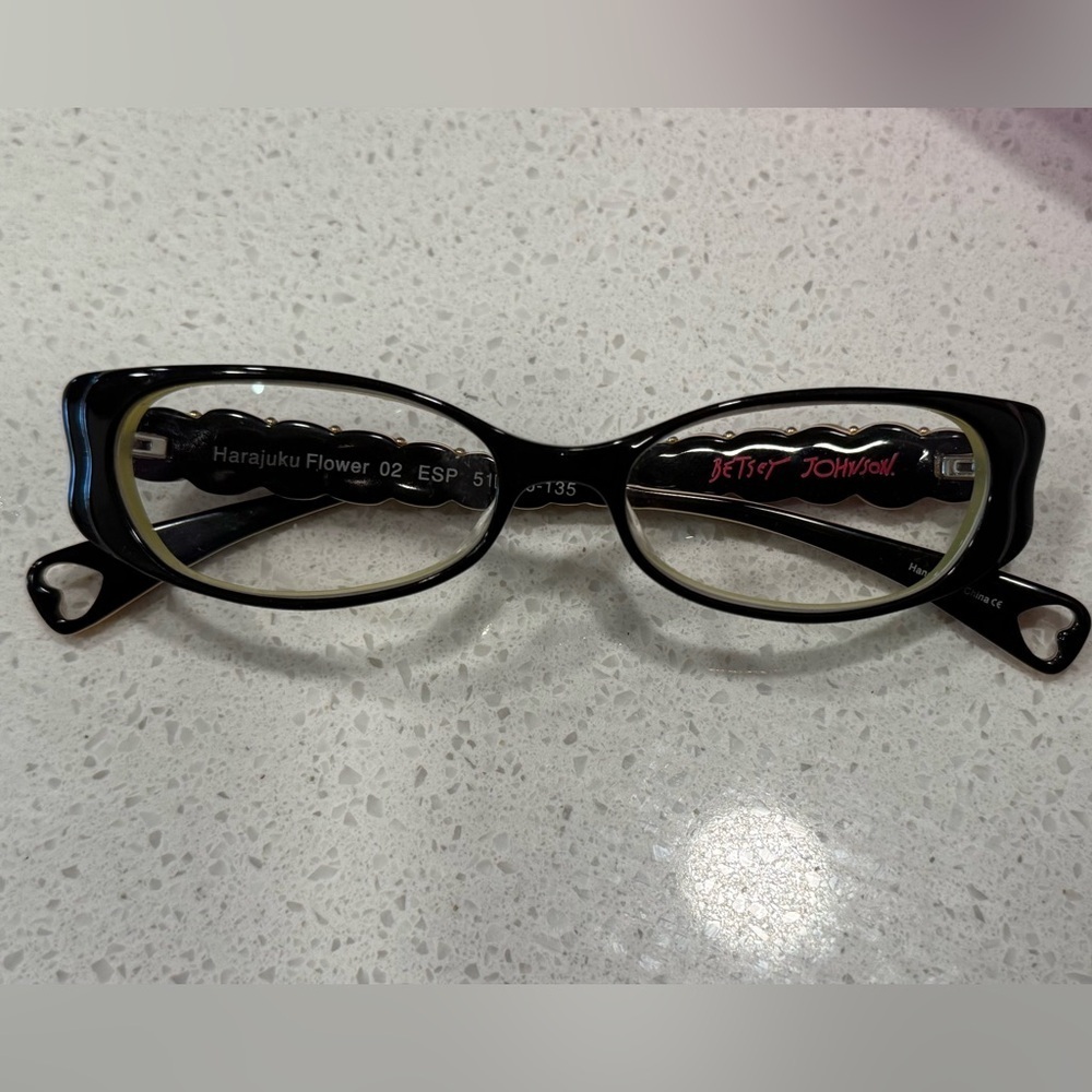 Betsey Johnson Harajuku Flower Eyeglass Frames – Black & Green Cat Eye with case